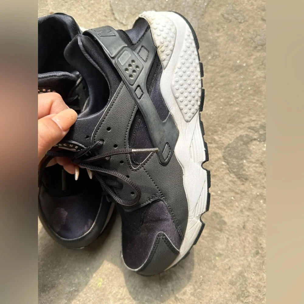 Nike Huarache - Picture 2 of 16